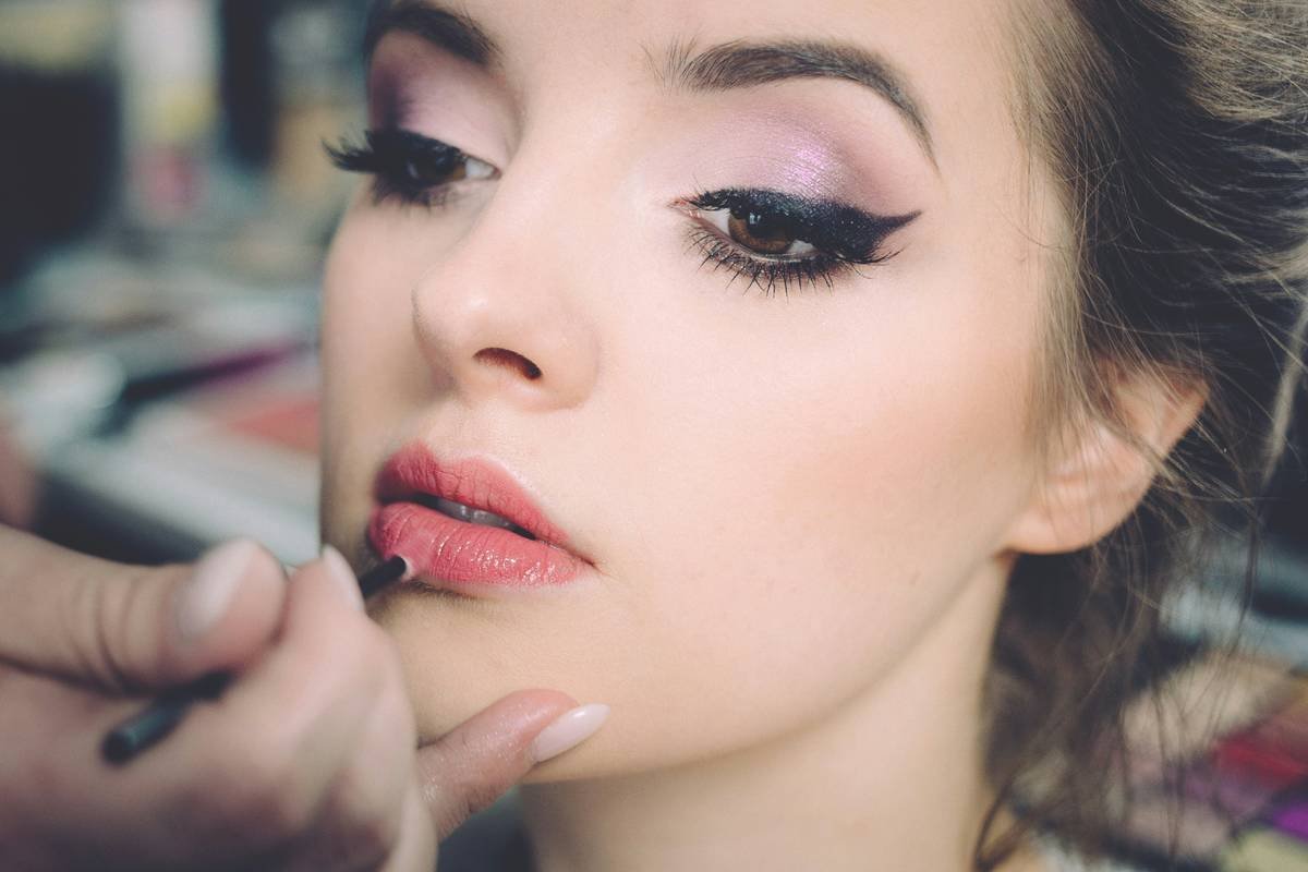 Makeup Hold Spray: The Secret Weapon That Actually Keeps Your Look Locked All Day