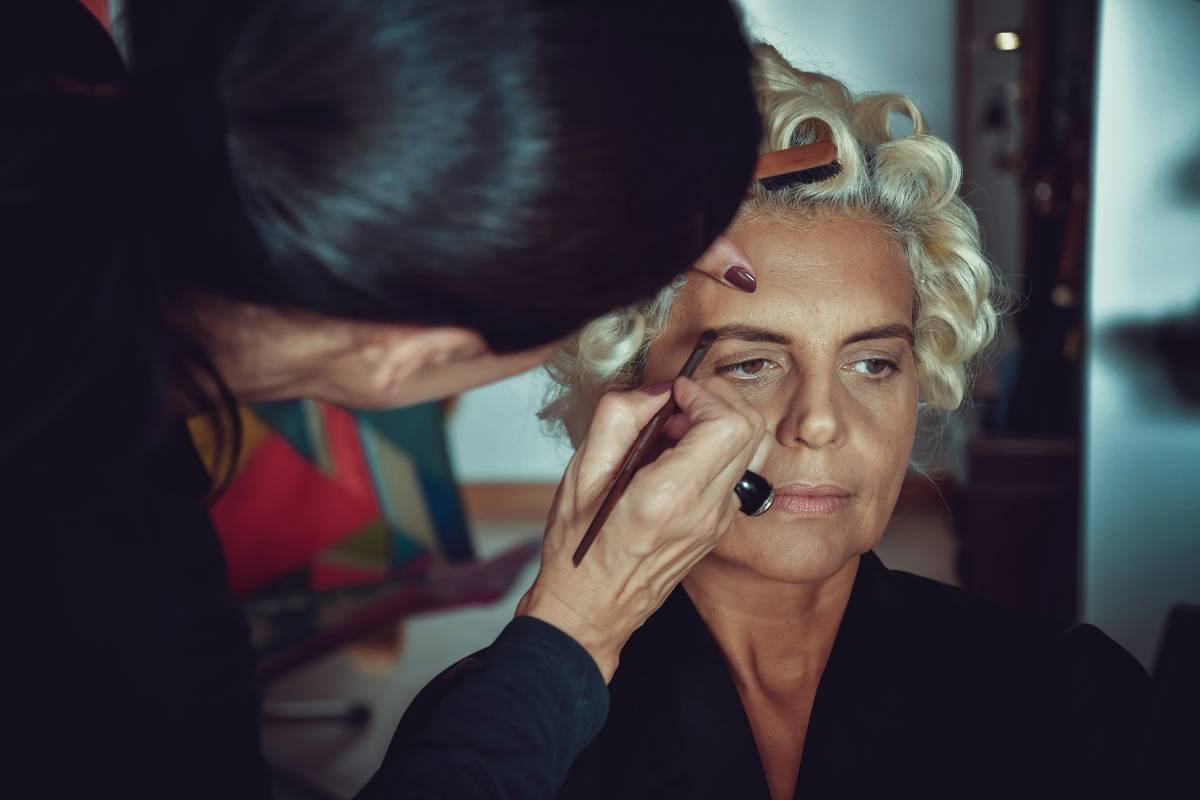 Makeup Holding Spray: The Secret Weapon That Actually Keeps Your Look Flawless All Day