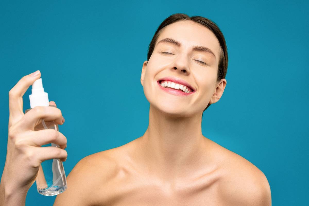 Shine Control Spray: Your Secret Weapon Against Midday Grease (Backed by a Makeup Artist Who’s Been There)