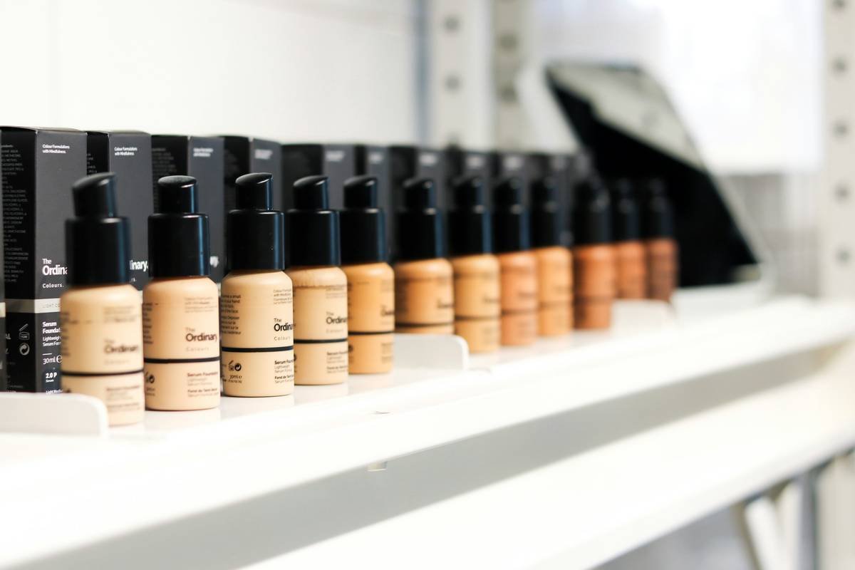 The Best Setting Spray for Dry Skin: Hydration That Locks Makeup—Not Flakes