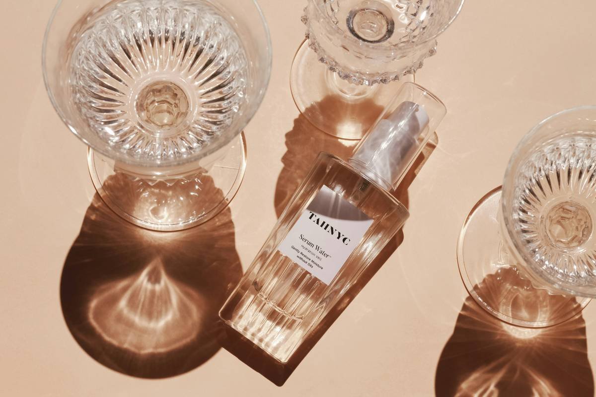 The Ultimate Guide to Oily Skin Setting Spray: Lock Your Makeup Without the Shine
