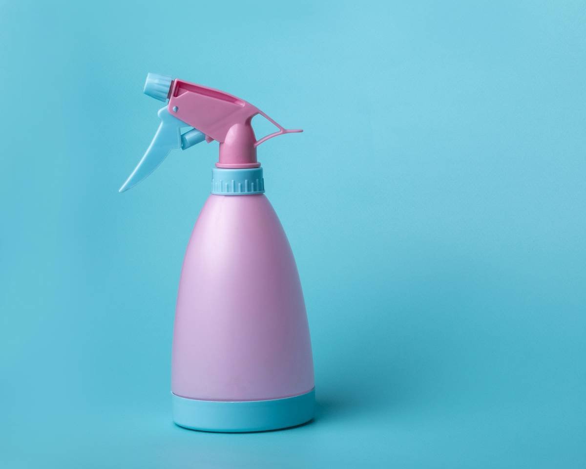 Comparison of makeup longevity using sweat resistant makeup spray vs traditional methods
